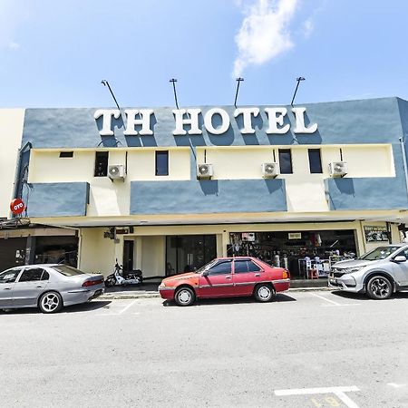 Oyo 90445 Th Hotel Bahau Екстер'єр фото