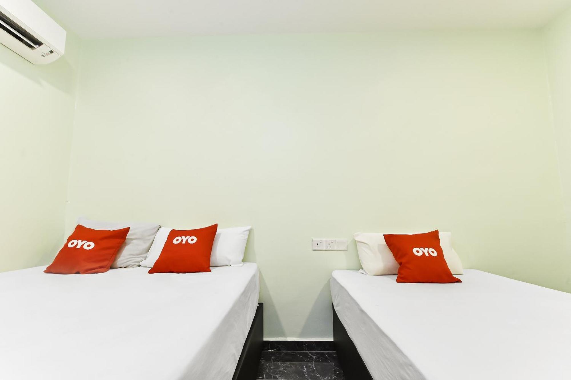 Oyo 90445 Th Hotel Bahau Екстер'єр фото