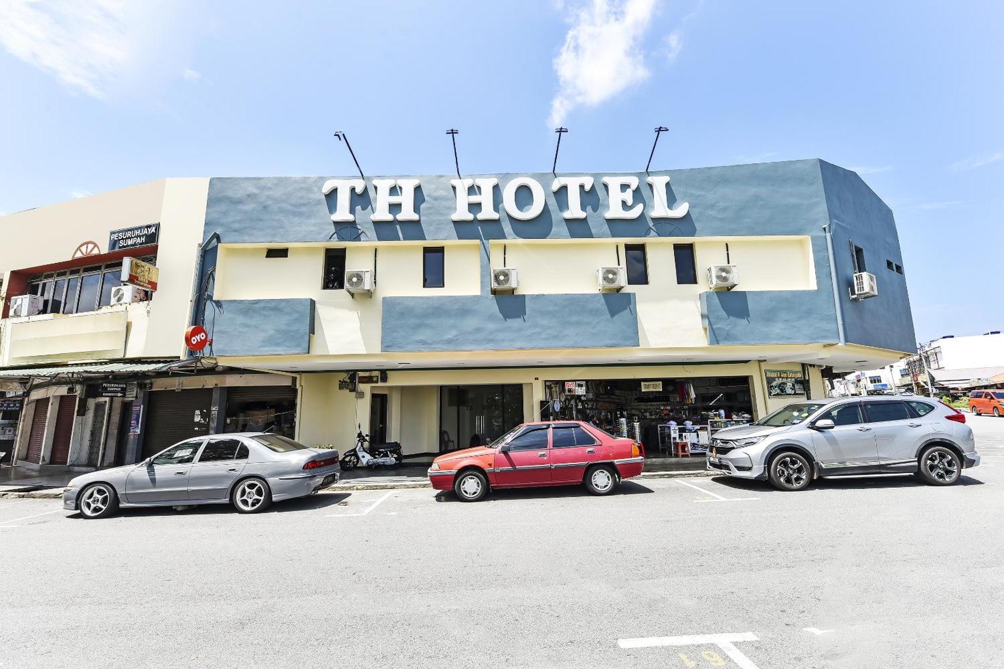 Oyo 90445 Th Hotel Bahau Екстер'єр фото