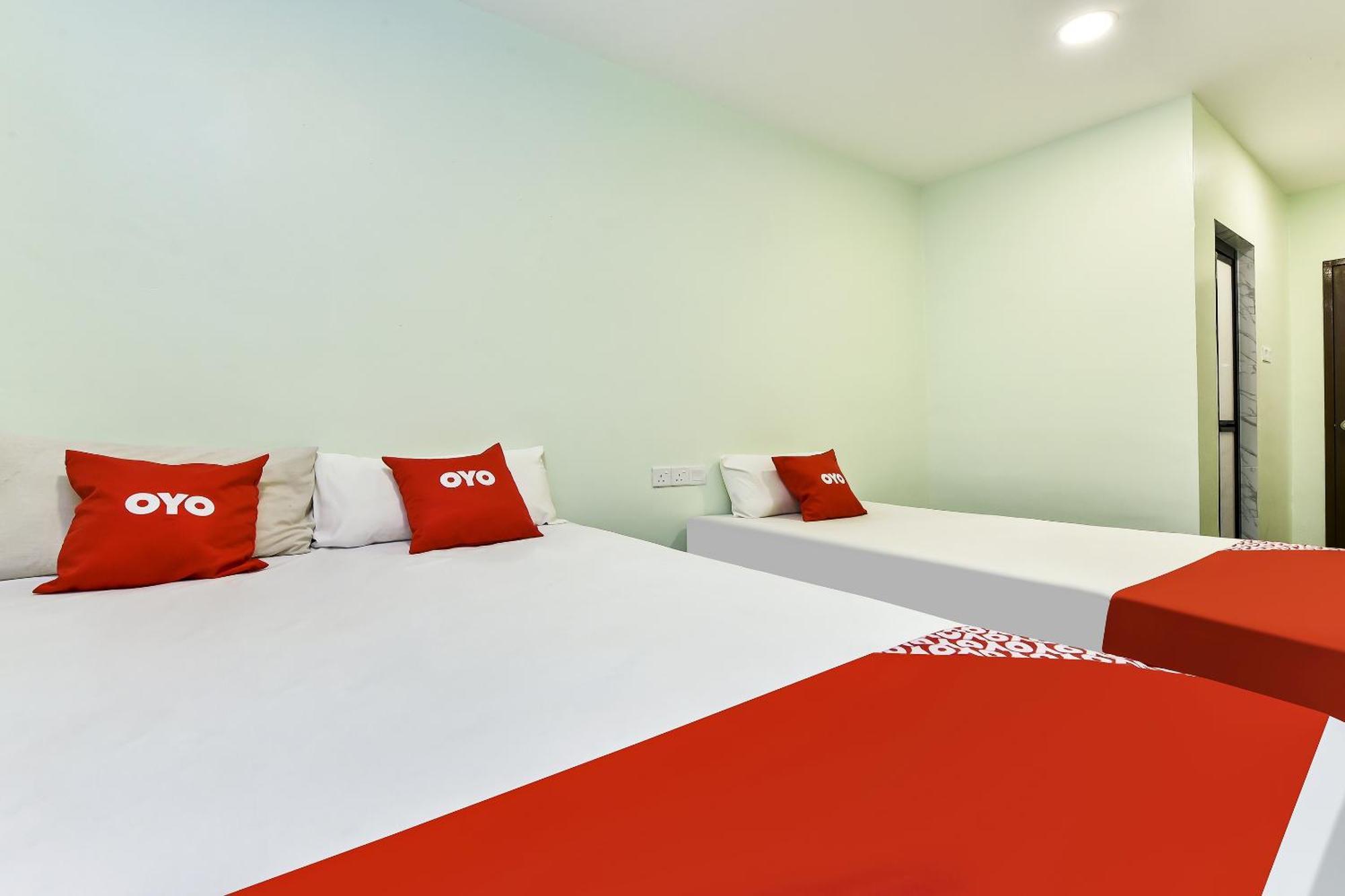 Oyo 90445 Th Hotel Bahau Екстер'єр фото