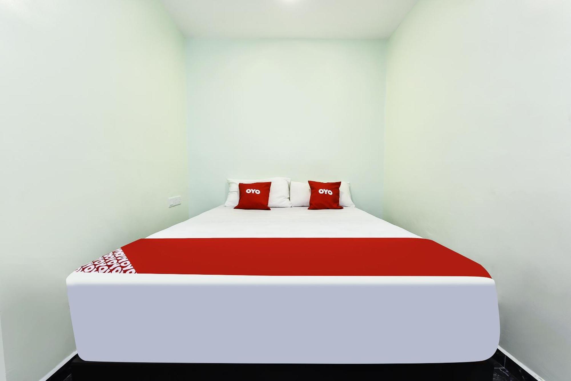 Oyo 90445 Th Hotel Bahau Екстер'єр фото
