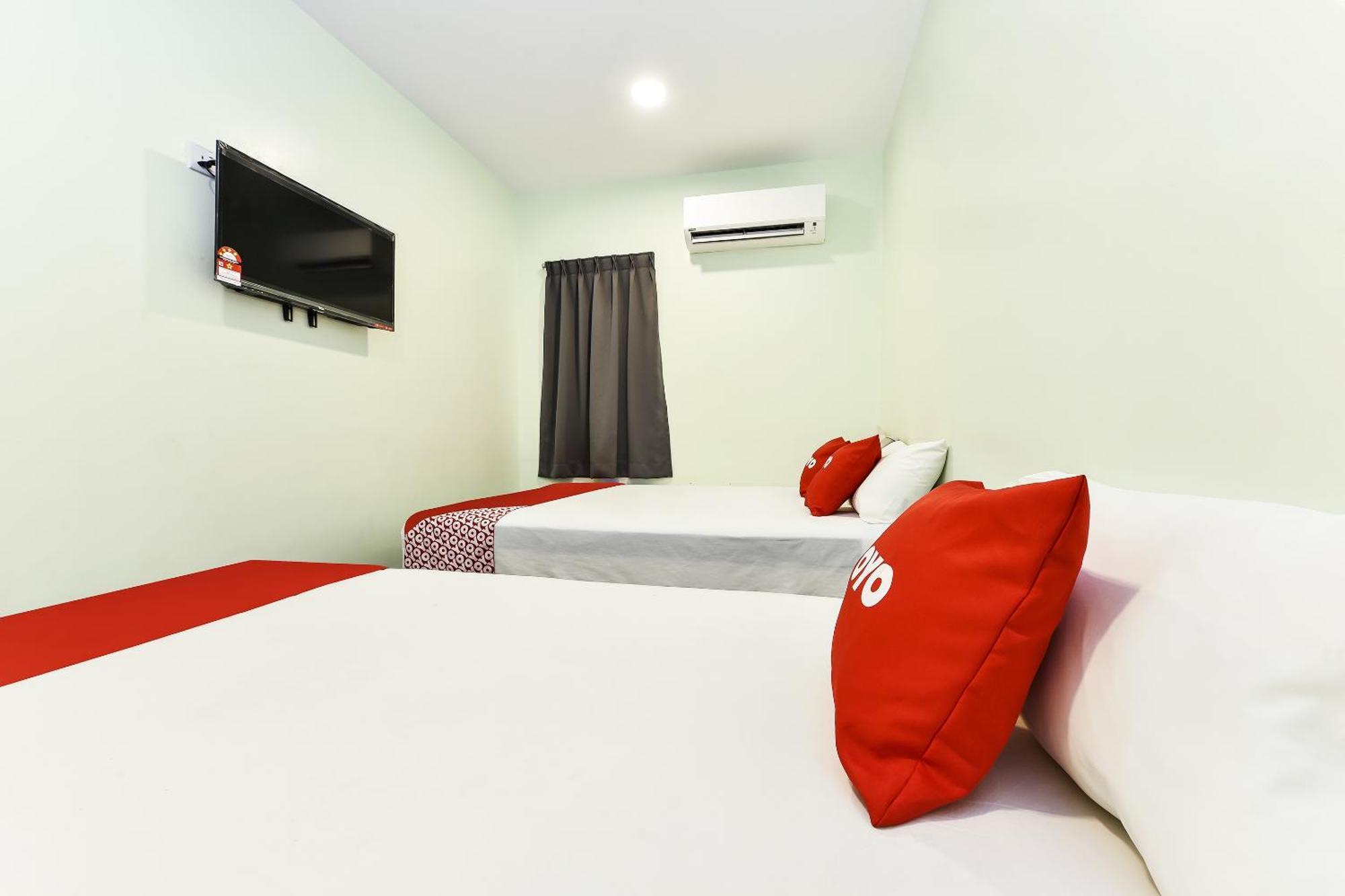 Oyo 90445 Th Hotel Bahau Екстер'єр фото