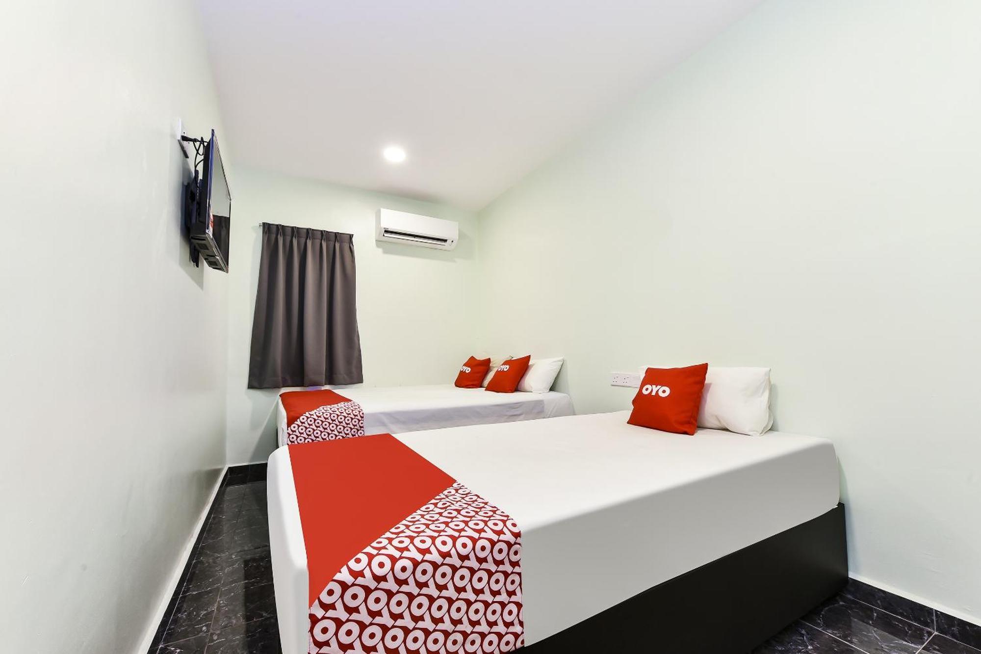 Oyo 90445 Th Hotel Bahau Екстер'єр фото